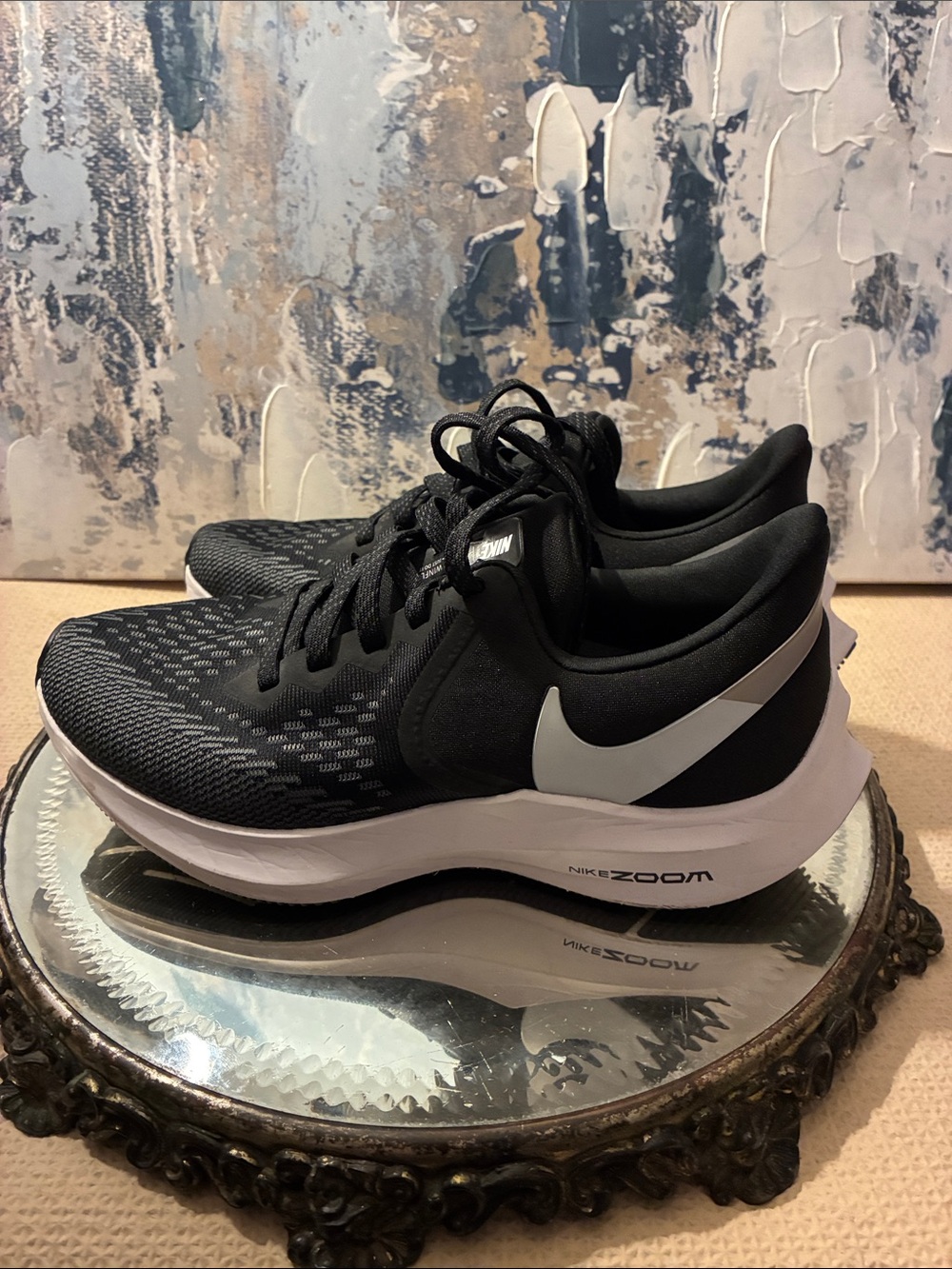 Genuine Like NEW Nike Black and White Zoom Running Sneakers  Women’s Size 6